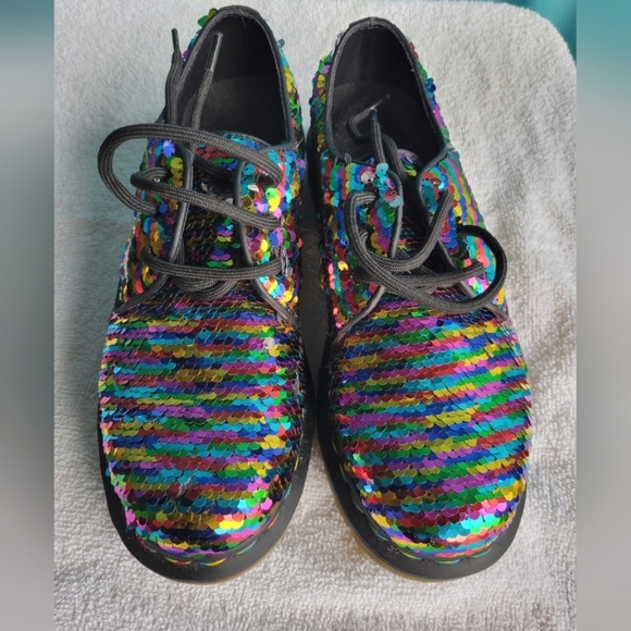 NWOT New Doc Martens Rainbow Sequins Oxford Lace up Shoes Size 7 women's - Picture 1 of 15